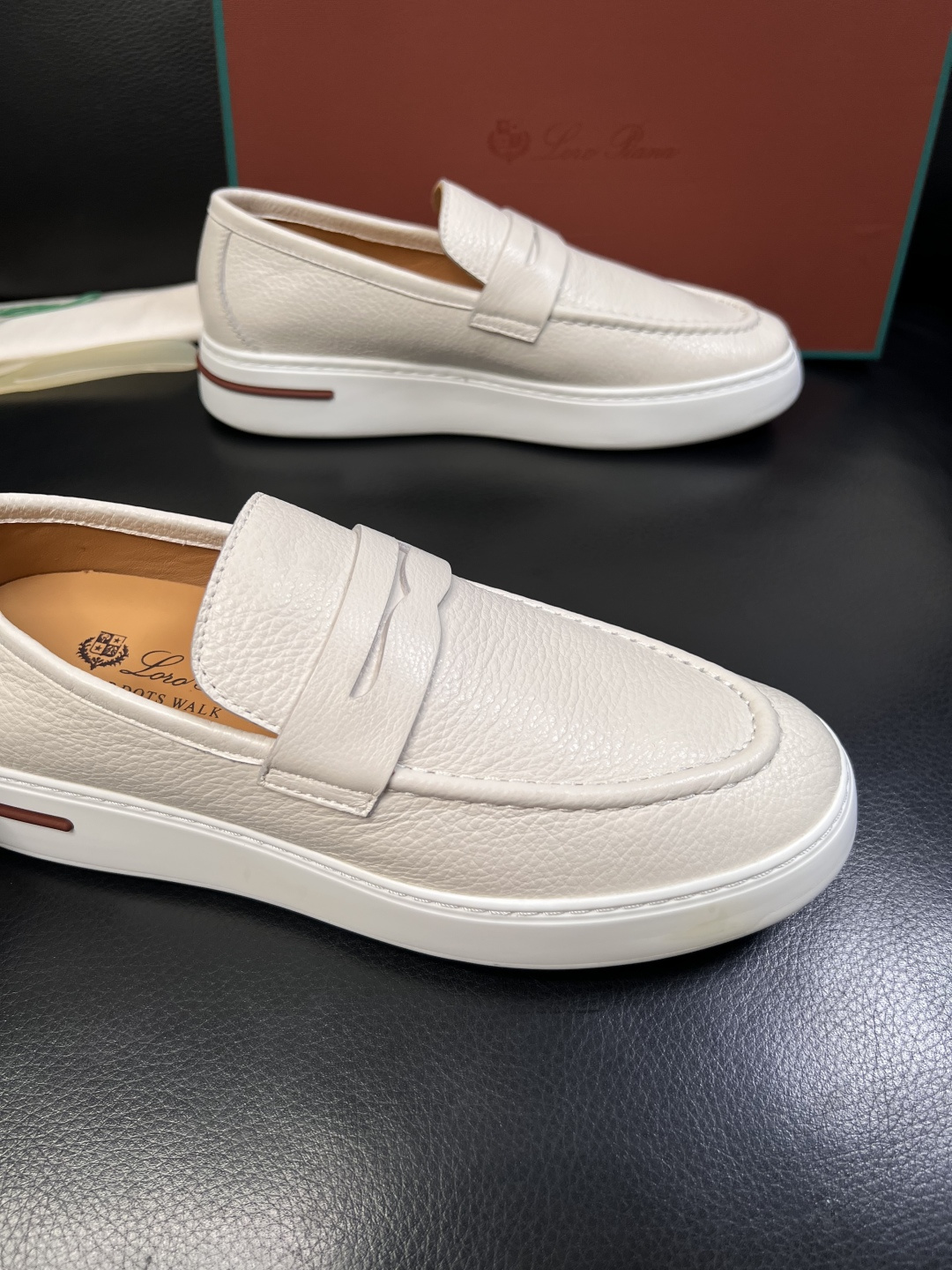 Loro Piana  高品质  顶级工艺品  诺悠翩雅  新品专柜同步原厂配置，鞋面意大利进口牛皮面料