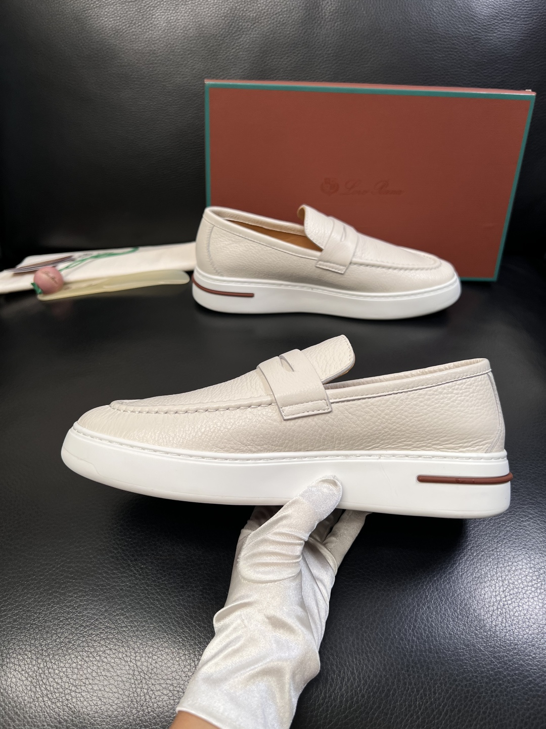 Loro Piana  高品质  顶级工艺品  诺悠翩雅  新品专柜同步原厂配置，鞋面意大利进口牛皮面料