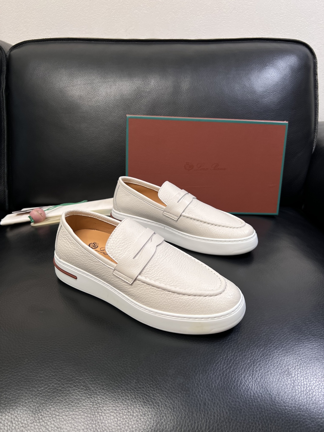 Loro Piana  高品质  顶级工艺品  诺悠翩雅  新品专柜同步原厂配置，鞋面意大利进口牛皮面料