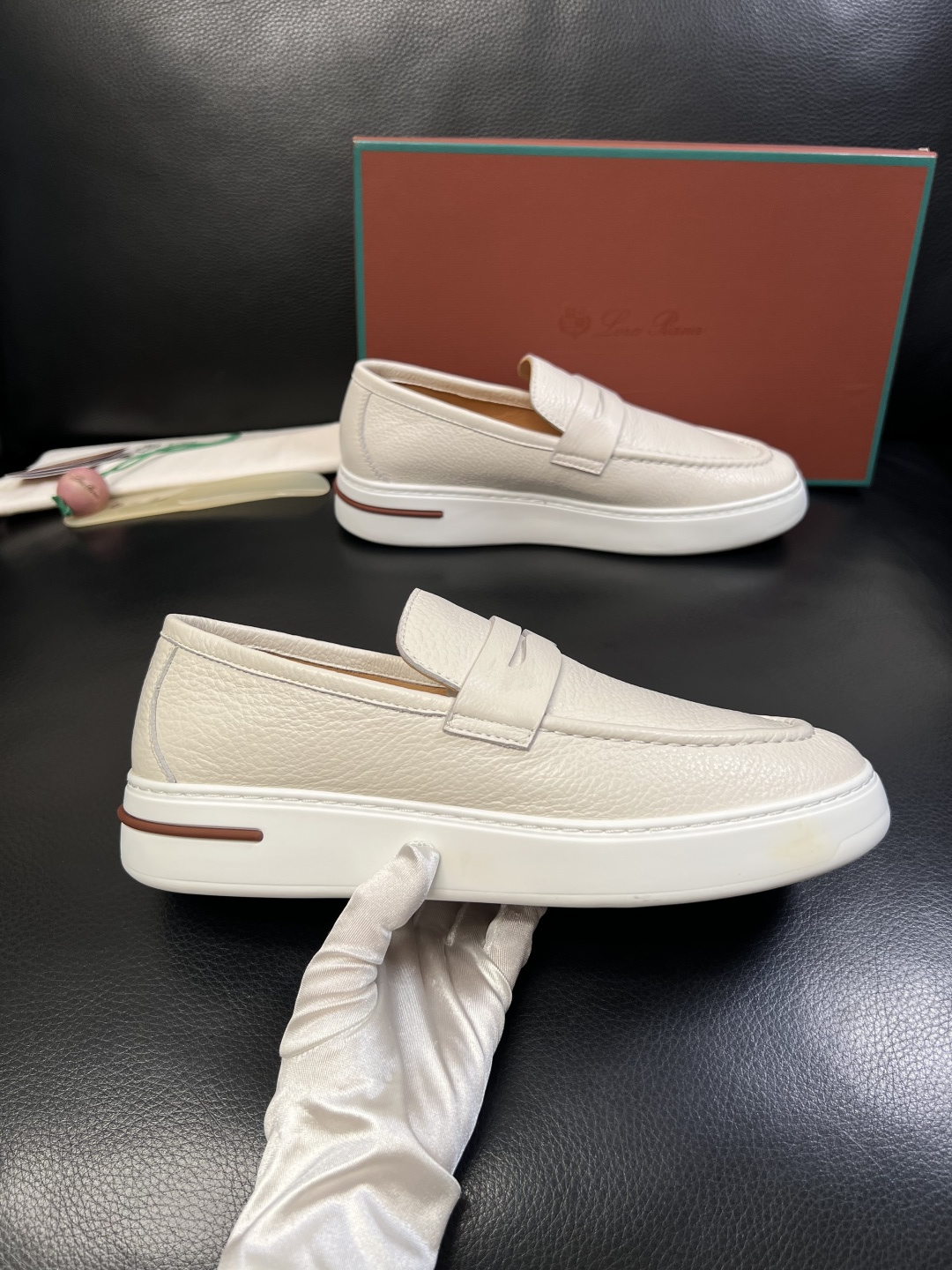 Loro Piana  高品质  顶级工艺品  诺悠翩雅  新品专柜同步原厂配置，鞋面意大利进口牛皮面料