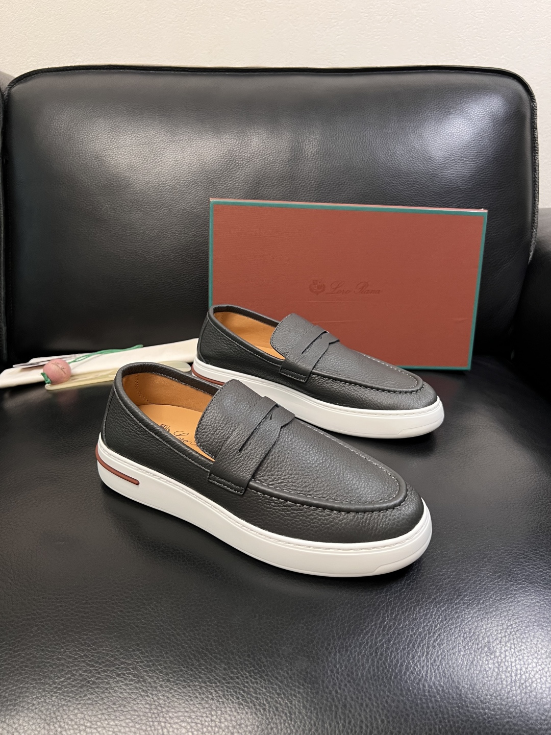 Loro Piana  高品质  顶级工艺品  诺悠翩雅  新品专柜同步原厂配置，鞋面意大利进口牛皮面料