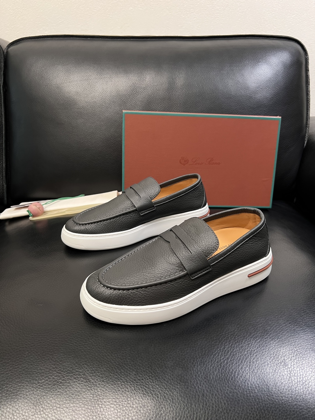 Loro Piana  高品质  顶级工艺品  诺悠翩雅  新品专柜同步原厂配置，鞋面意大利进口牛皮面料