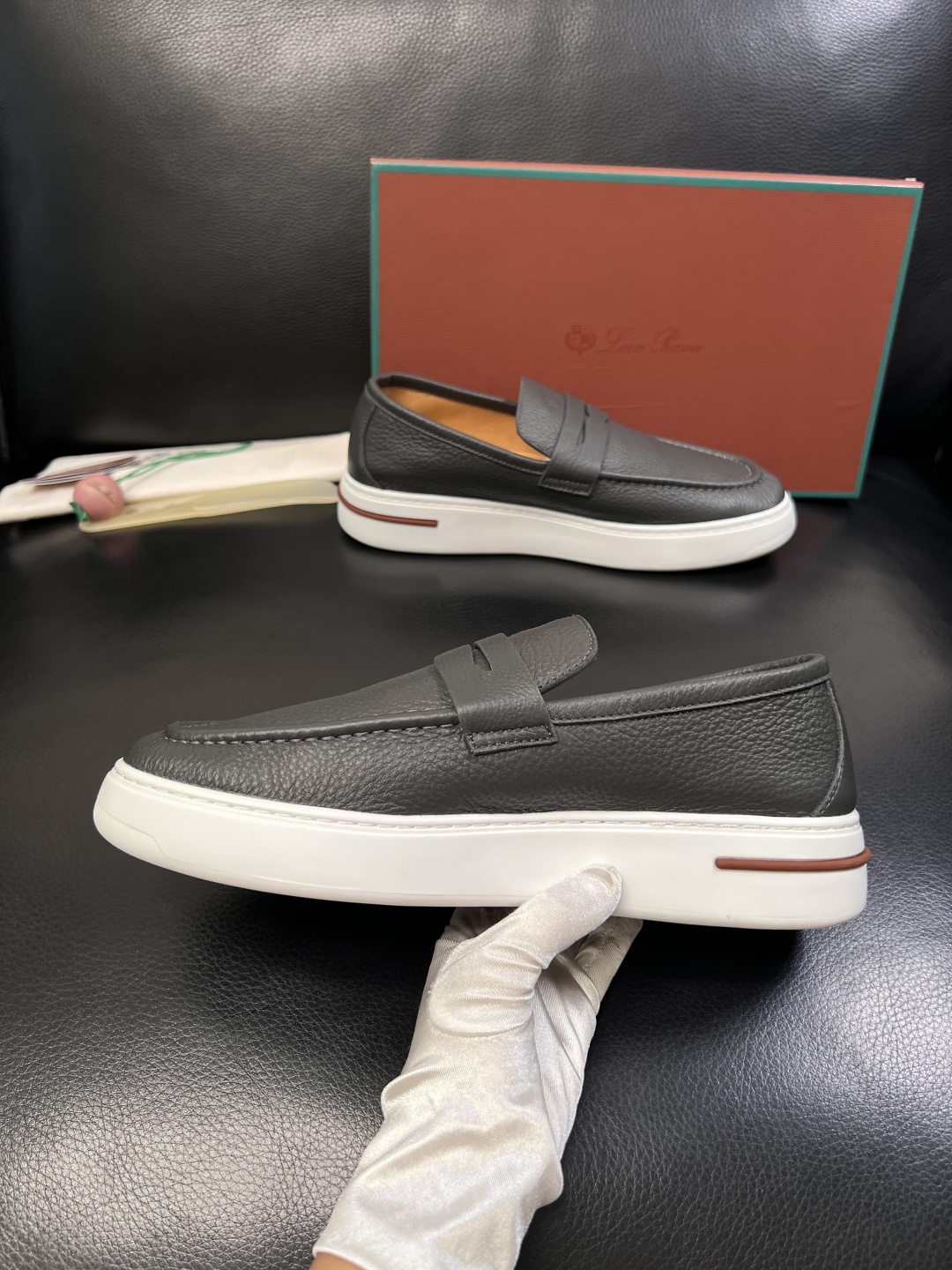 Loro Piana  高品质  顶级工艺品  诺悠翩雅  新品专柜同步原厂配置，鞋面意大利进口牛皮面料