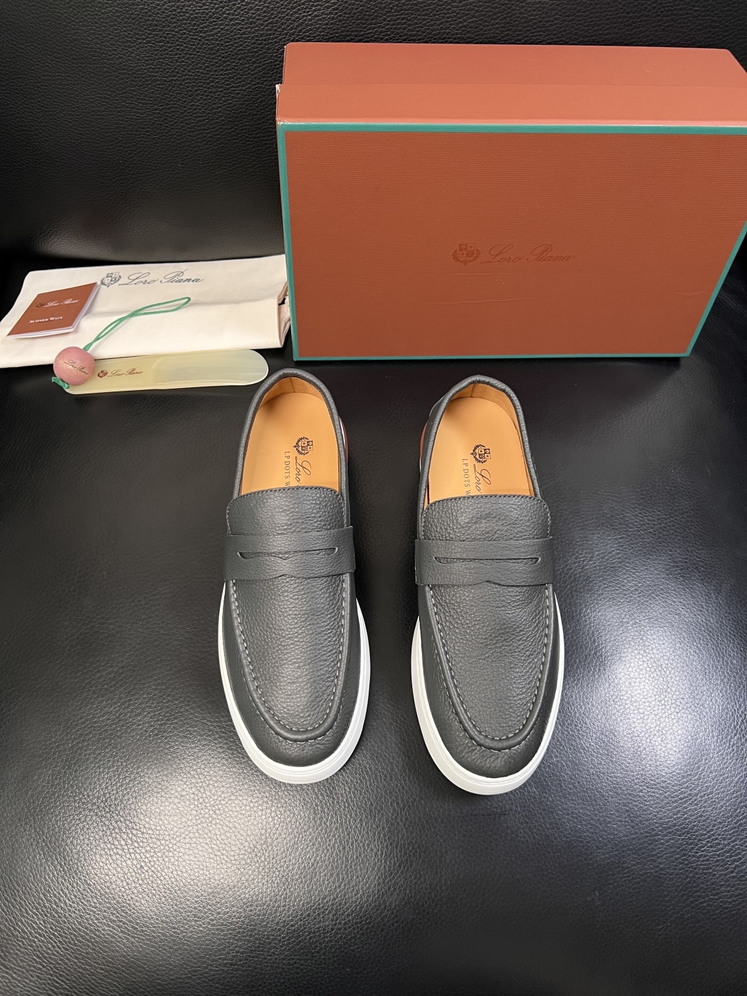 Loro Piana  高品质  顶级工艺品  诺悠翩雅  新品专柜同步原厂配置，鞋面意大利进口牛皮面料