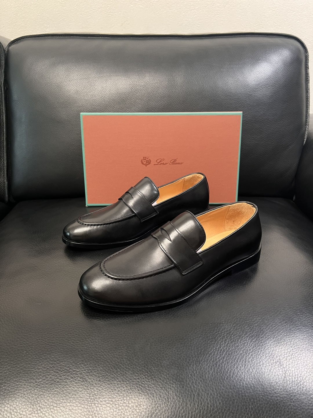 Loro Piana  高品质  顶级工艺品  诺悠翩雅  皮鞋新品专柜同步原厂配置，鞋面意大利进口牛皮