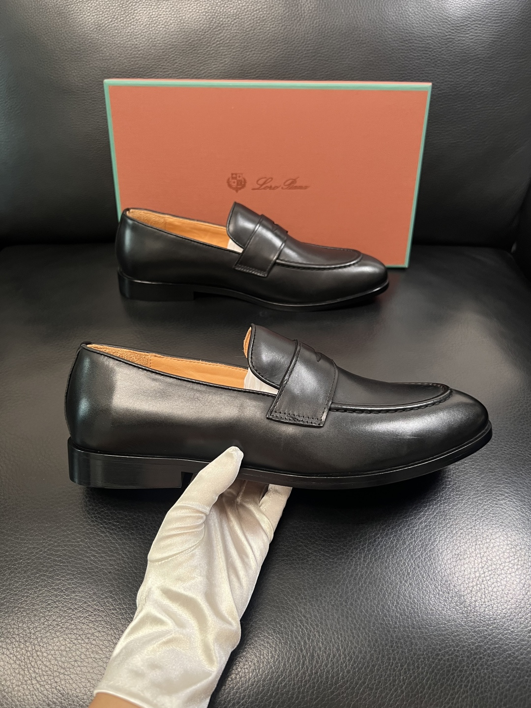 Loro Piana  高品质  顶级工艺品  诺悠翩雅  皮鞋新品专柜同步原厂配置，鞋面意大利进口牛皮