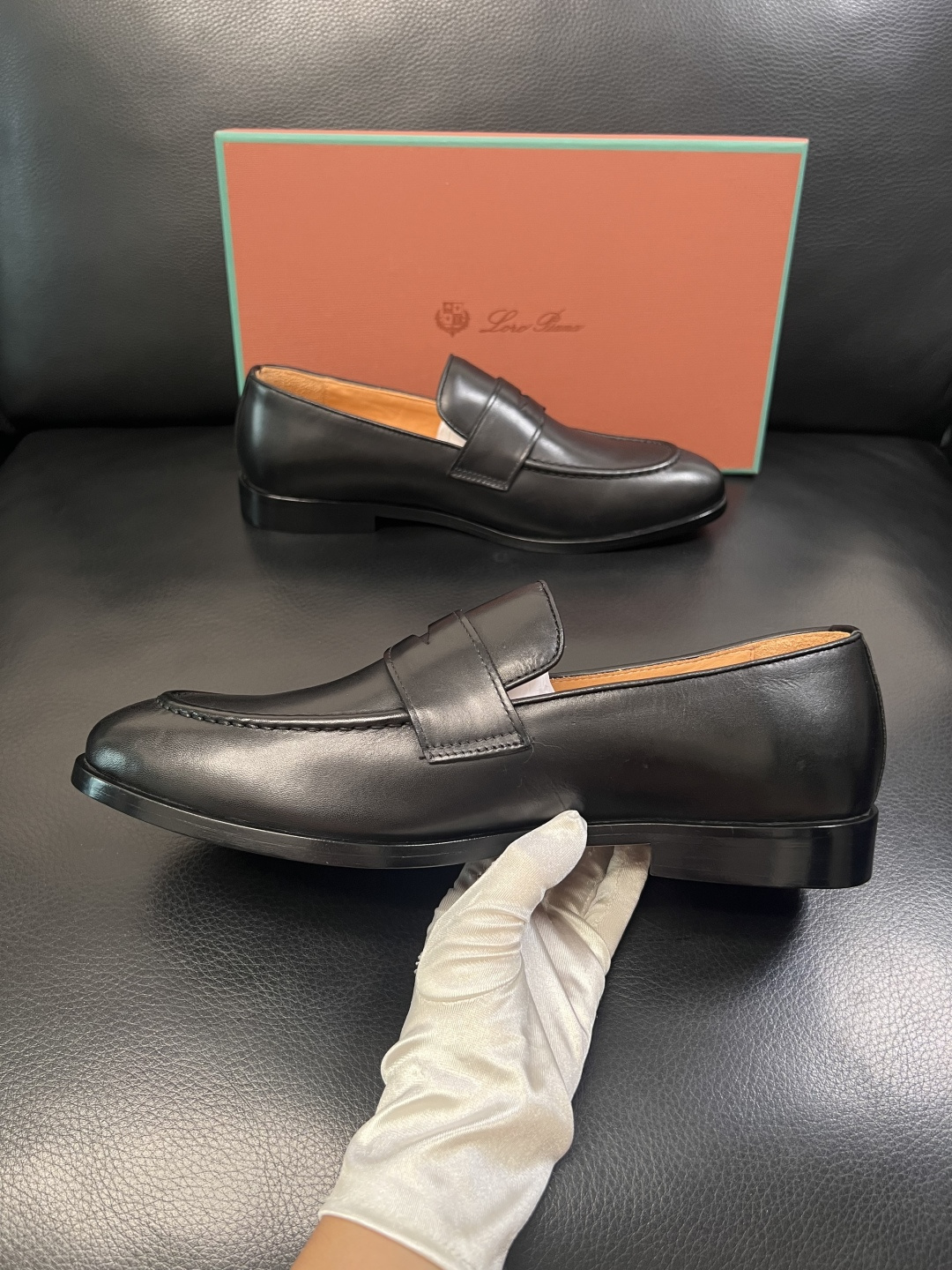 Loro Piana  高品质  顶级工艺品  诺悠翩雅  皮鞋新品专柜同步原厂配置，鞋面意大利进口牛皮