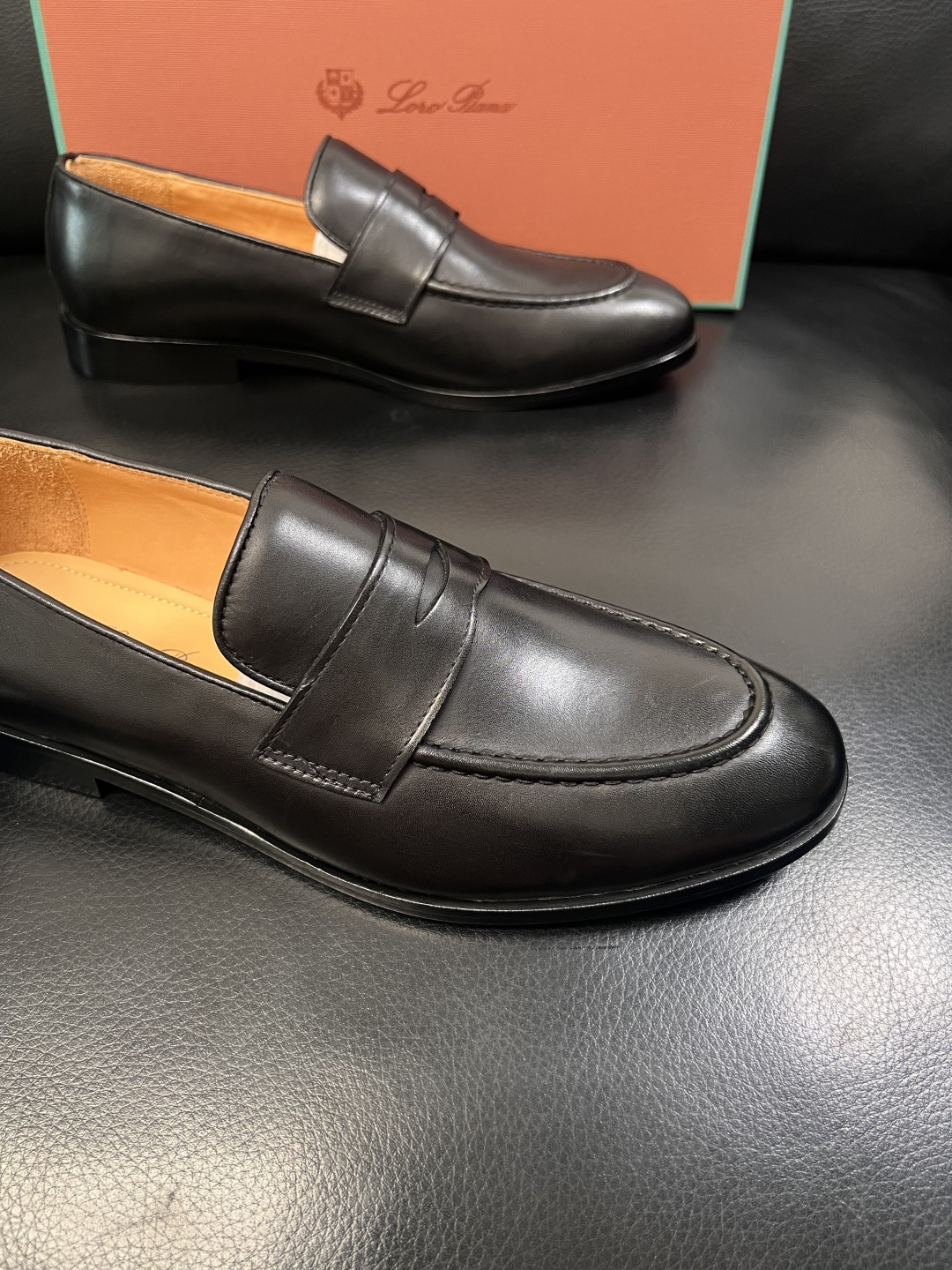 Loro Piana  高品质  顶级工艺品  诺悠翩雅  皮鞋新品专柜同步原厂配置，鞋面意大利进口牛皮
