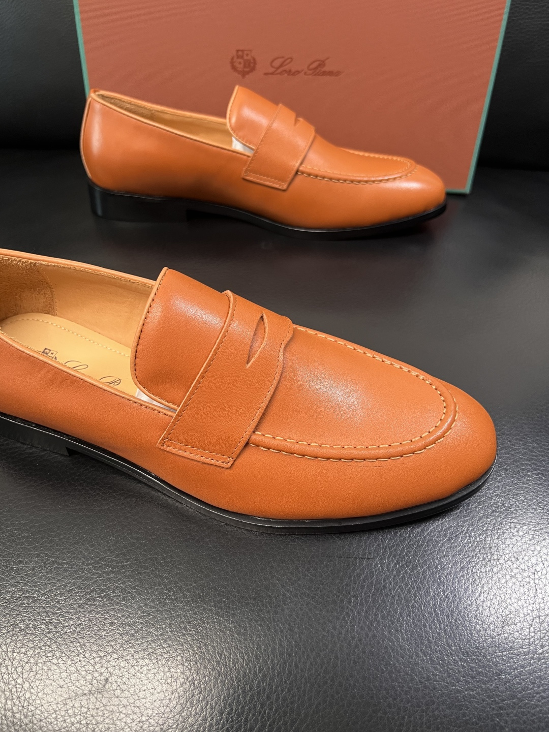 Loro Piana  高品质  顶级工艺品  诺悠翩雅  皮鞋新品专柜同步原厂配置，鞋面意大利进口牛皮