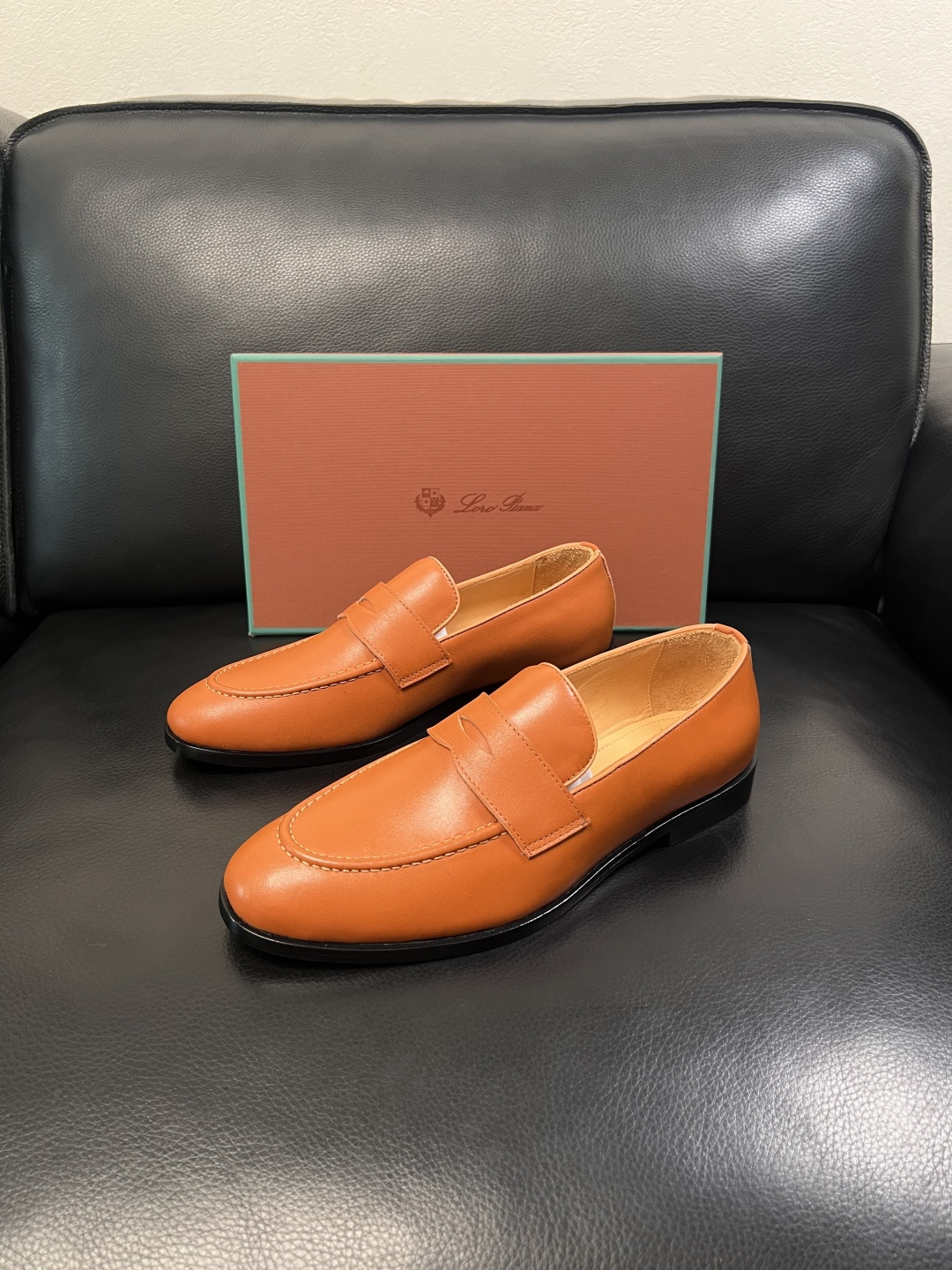 Loro Piana  高品质  顶级工艺品  诺悠翩雅  皮鞋新品专柜同步原厂配置，鞋面意大利进口牛皮
