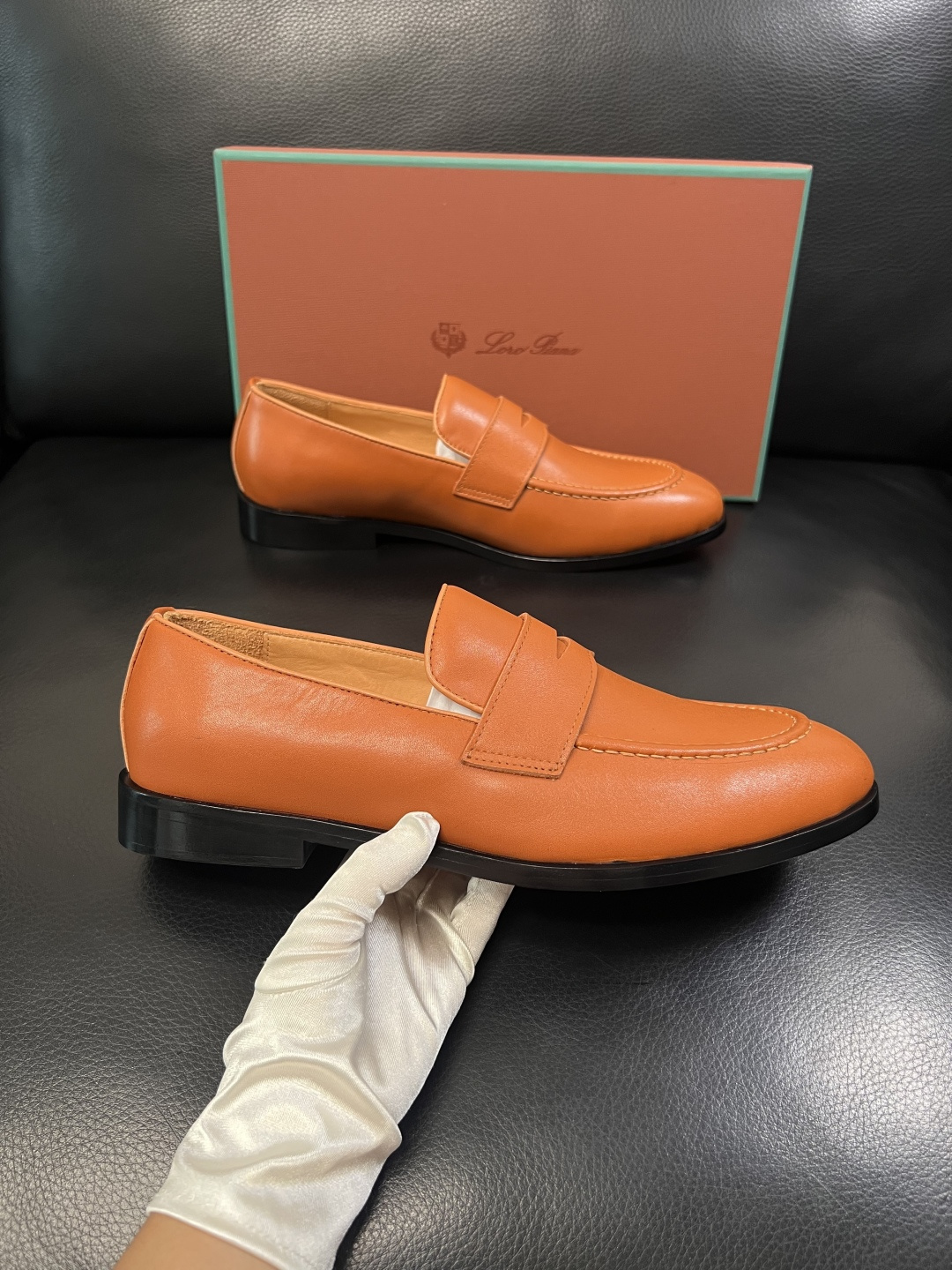 Loro Piana  高品质  顶级工艺品  诺悠翩雅  皮鞋新品专柜同步原厂配置，鞋面意大利进口牛皮