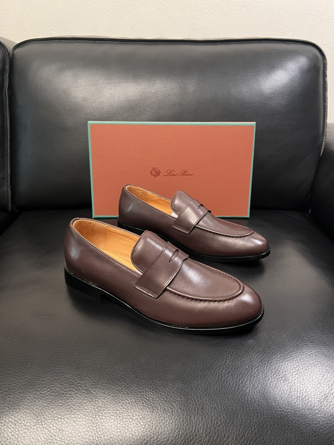 Loro Piana  高品质  顶级工艺品  诺悠翩雅  皮鞋新品专柜同步原厂配置，鞋面意大利进口牛皮