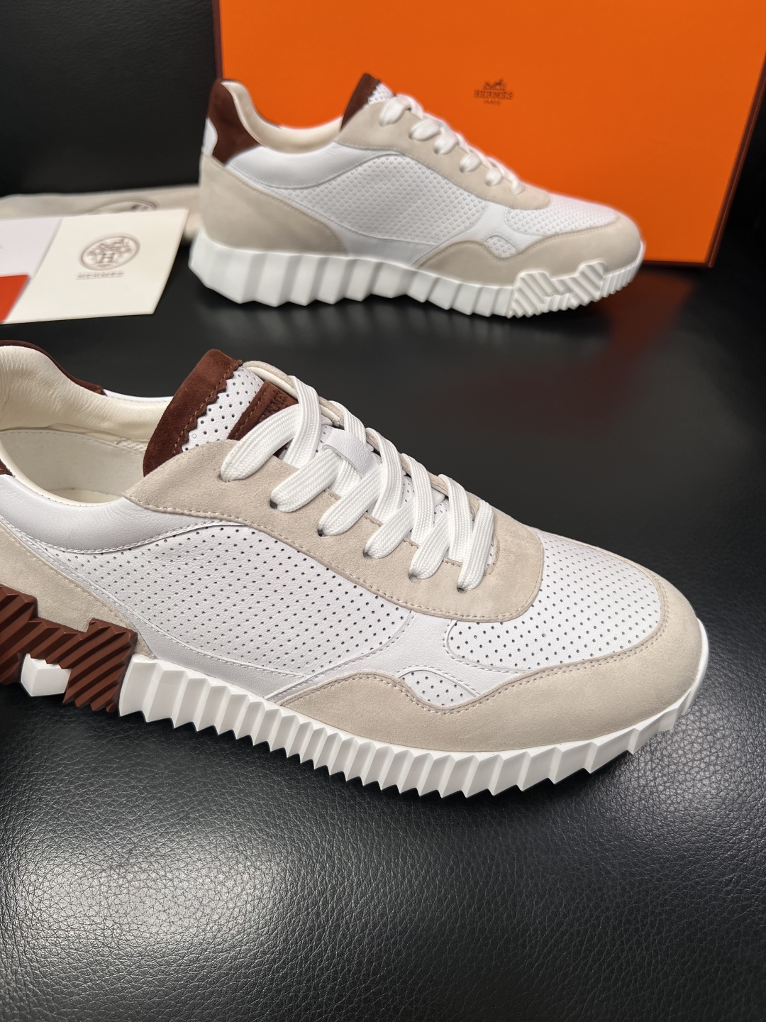Hermes  高品质  顶级工艺品  爱马仕 专柜同步发售原厂配置，意大利进口原版牛皮面料，高品质拼接