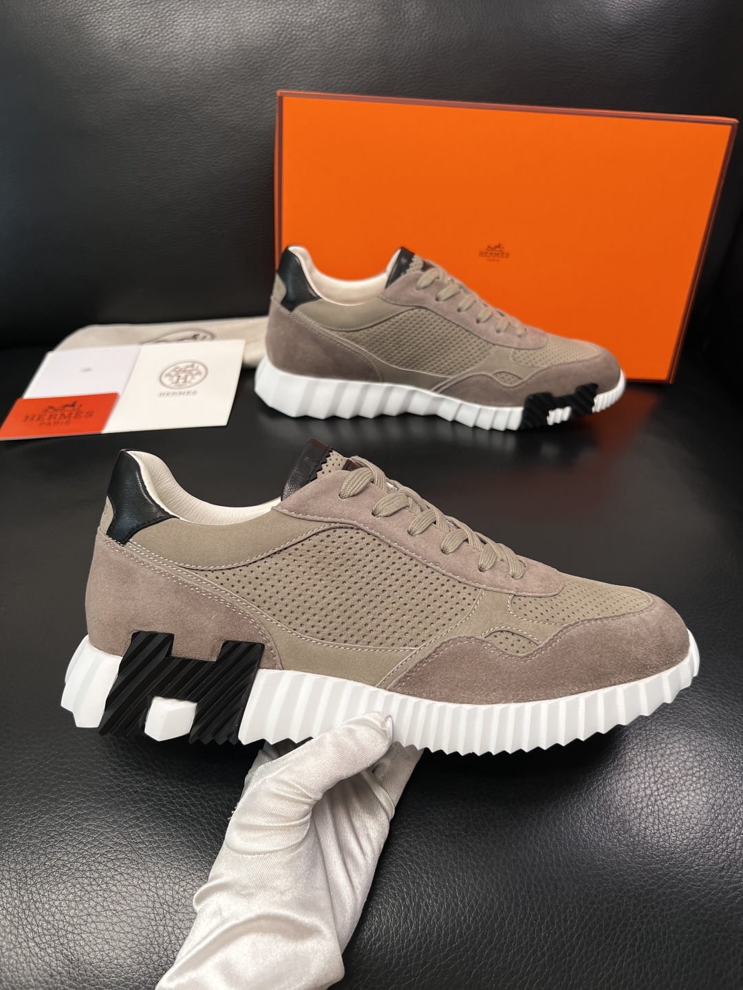 Hermes  高品质  顶级工艺品  爱马仕 专柜同步发售原厂配置，意大利进口原版牛皮面料，高品质拼接