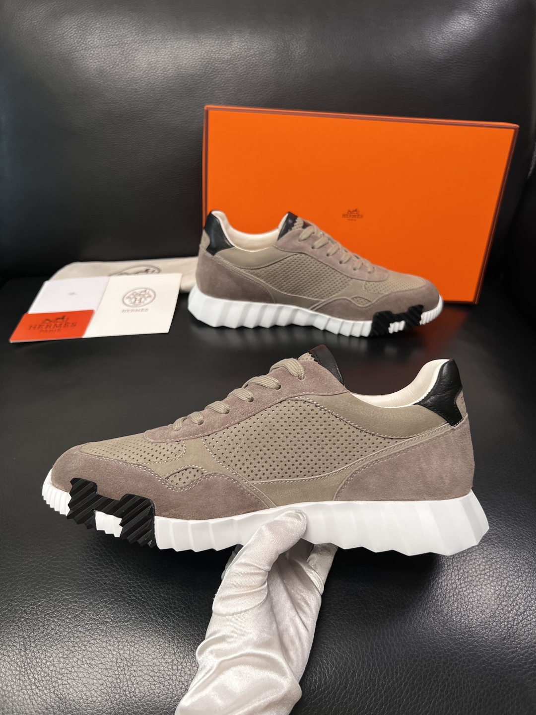 Hermes  高品质  顶级工艺品  爱马仕 专柜同步发售原厂配置，意大利进口原版牛皮面料，高品质拼接