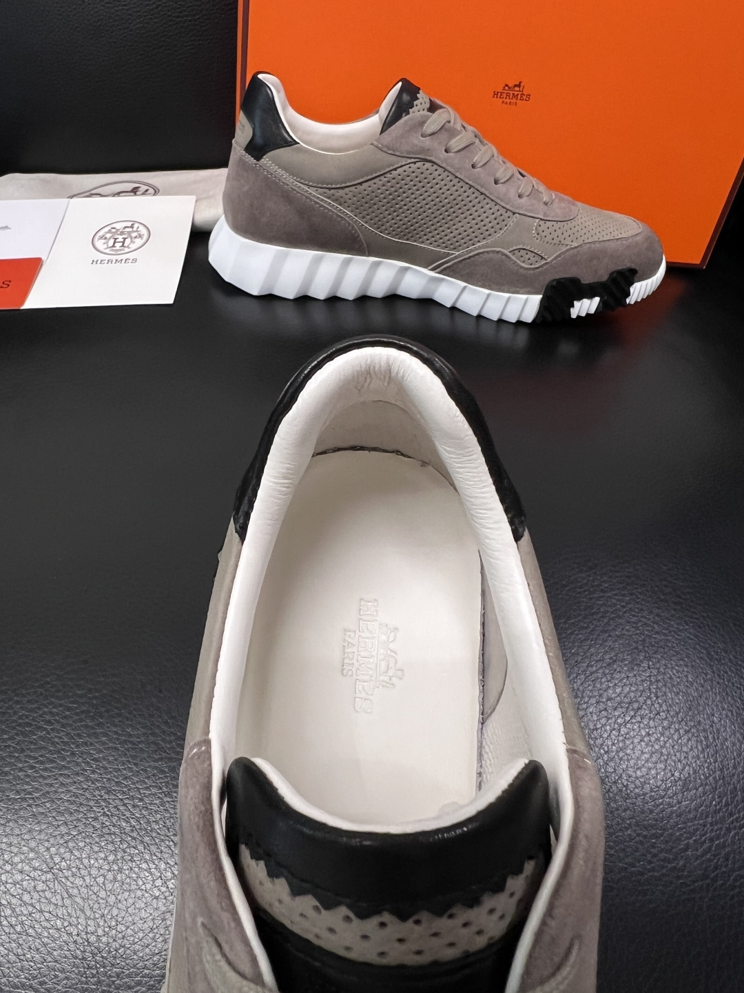 Hermes  高品质  顶级工艺品  爱马仕 专柜同步发售原厂配置，意大利进口原版牛皮面料，高品质拼接