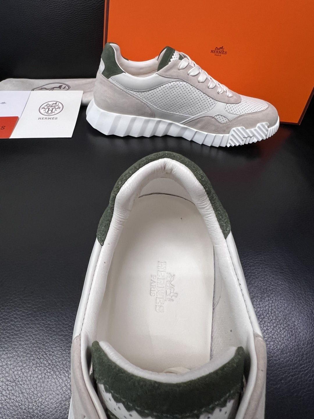 Hermes  高品质  顶级工艺品  爱马仕 专柜同步发售原厂配置，意大利进口原版牛皮面料，高品质拼接