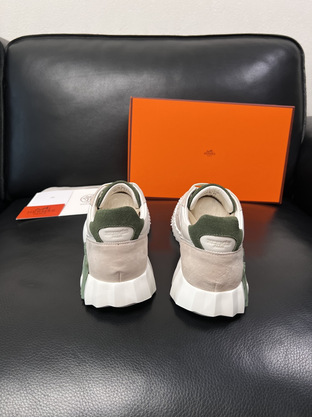 Hermes  高品质  顶级工艺品  爱马仕 专柜同步发售原厂配置，意大利进口原版牛皮面料，高品质拼接