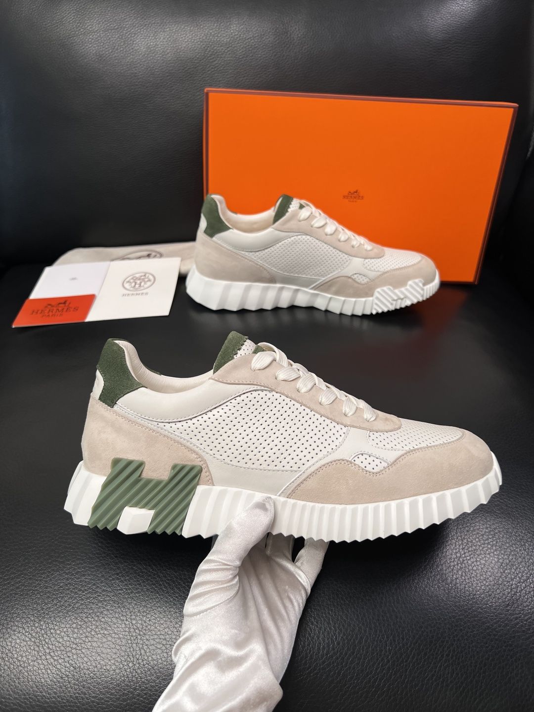 Hermes  高品质  顶级工艺品  爱马仕 专柜同步发售原厂配置，意大利进口原版牛皮面料，高品质拼接