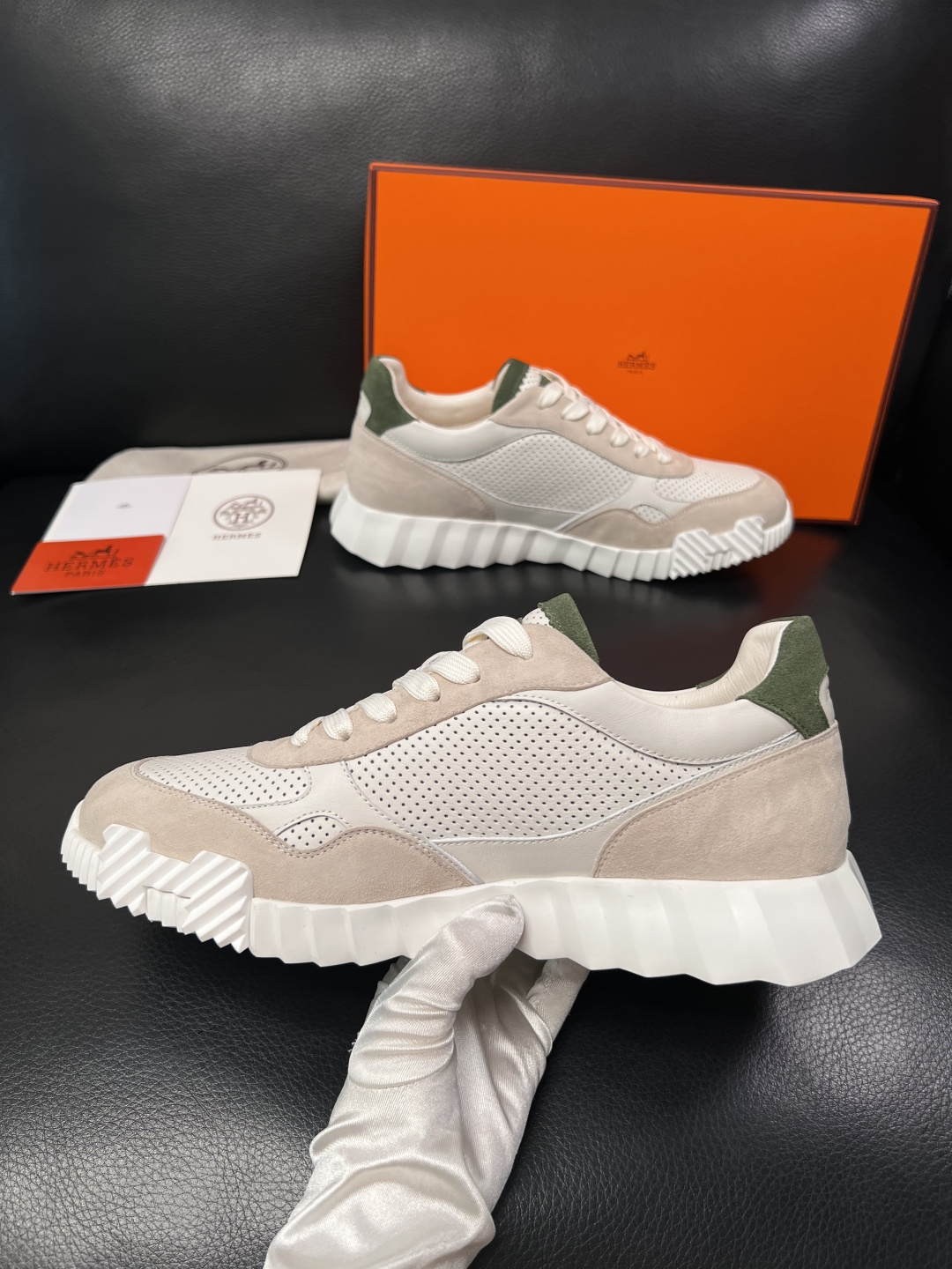 Hermes  高品质  顶级工艺品  爱马仕 专柜同步发售原厂配置，意大利进口原版牛皮面料，高品质拼接