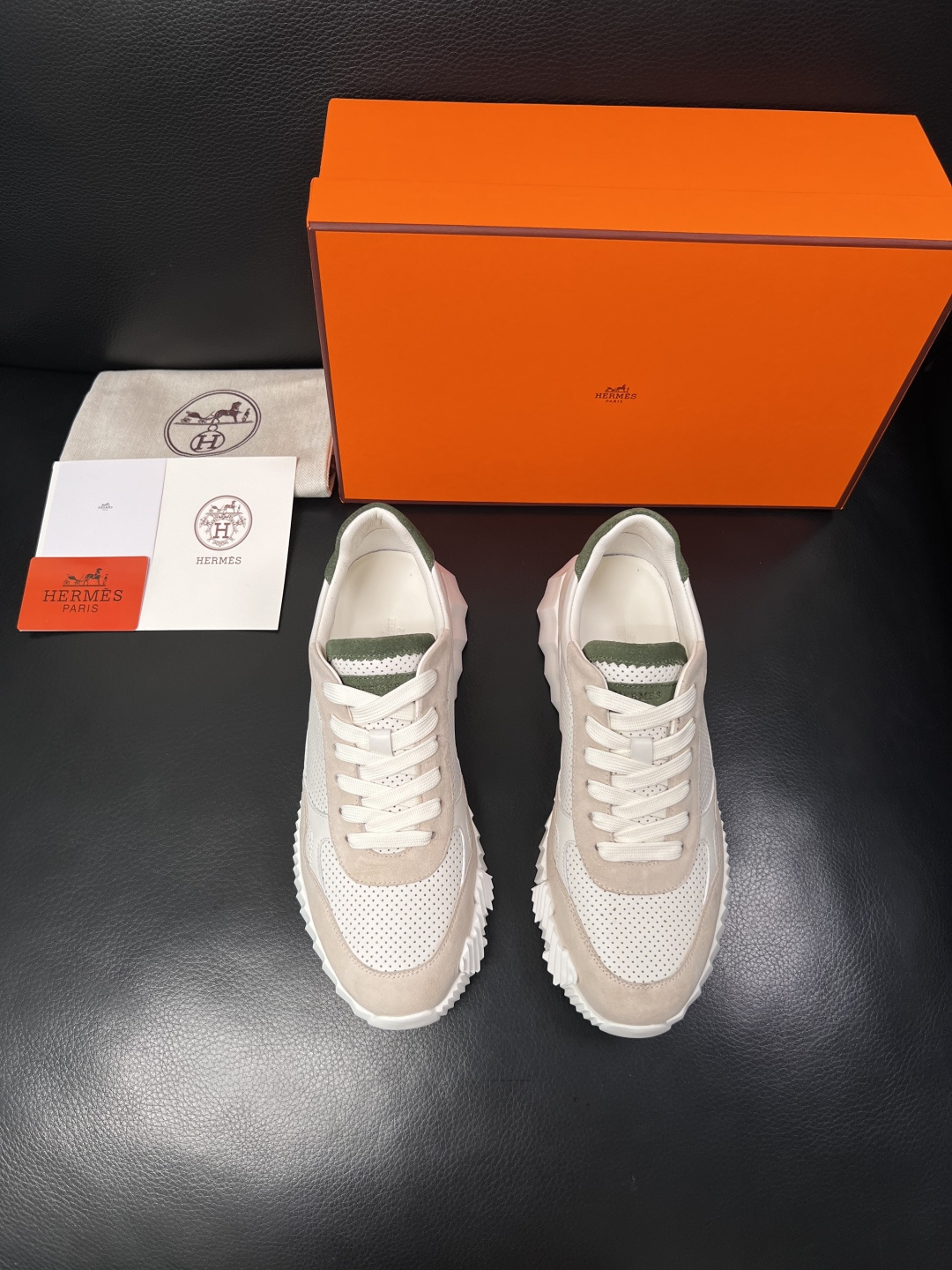 Hermes  高品质  顶级工艺品  爱马仕 专柜同步发售原厂配置，意大利进口原版牛皮面料，高品质拼接