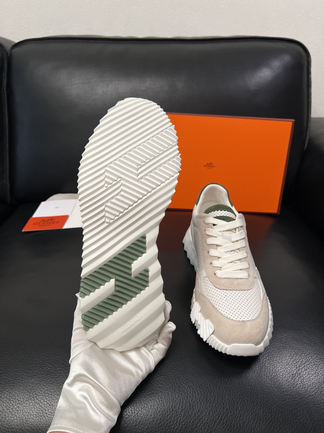 Hermes  高品质  顶级工艺品  爱马仕 专柜同步发售原厂配置，意大利进口原版牛皮面料，高品质拼接