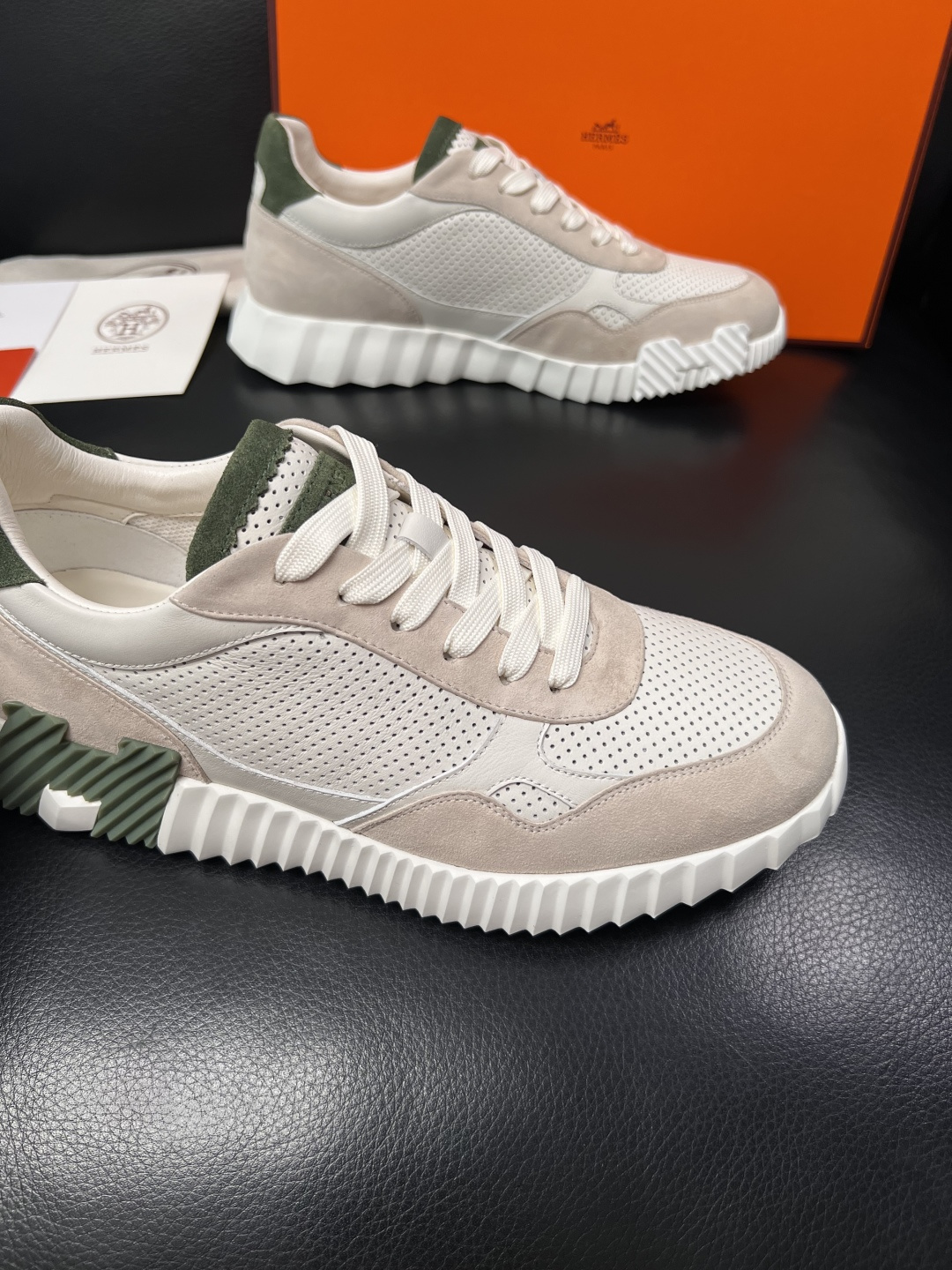 Hermes  高品质  顶级工艺品  爱马仕 专柜同步发售原厂配置，意大利进口原版牛皮面料，高品质拼接