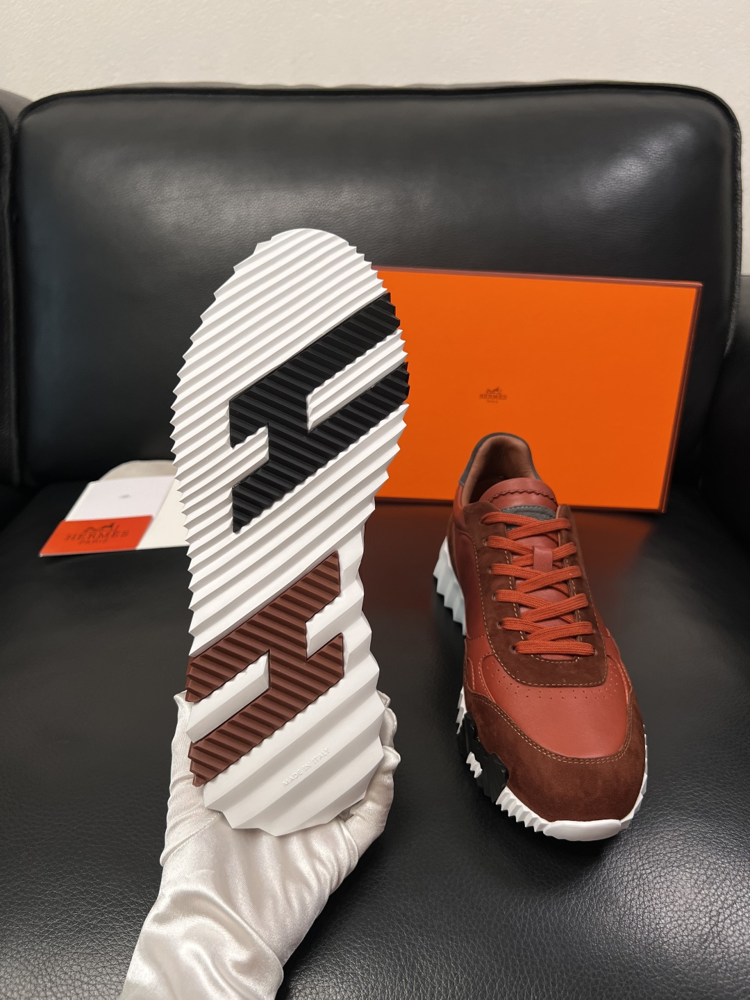 Hermes  高品质  顶级工艺品  爱马仕 专柜同步发售原厂配置，意大利进口原版牛皮面料，高品质拼接