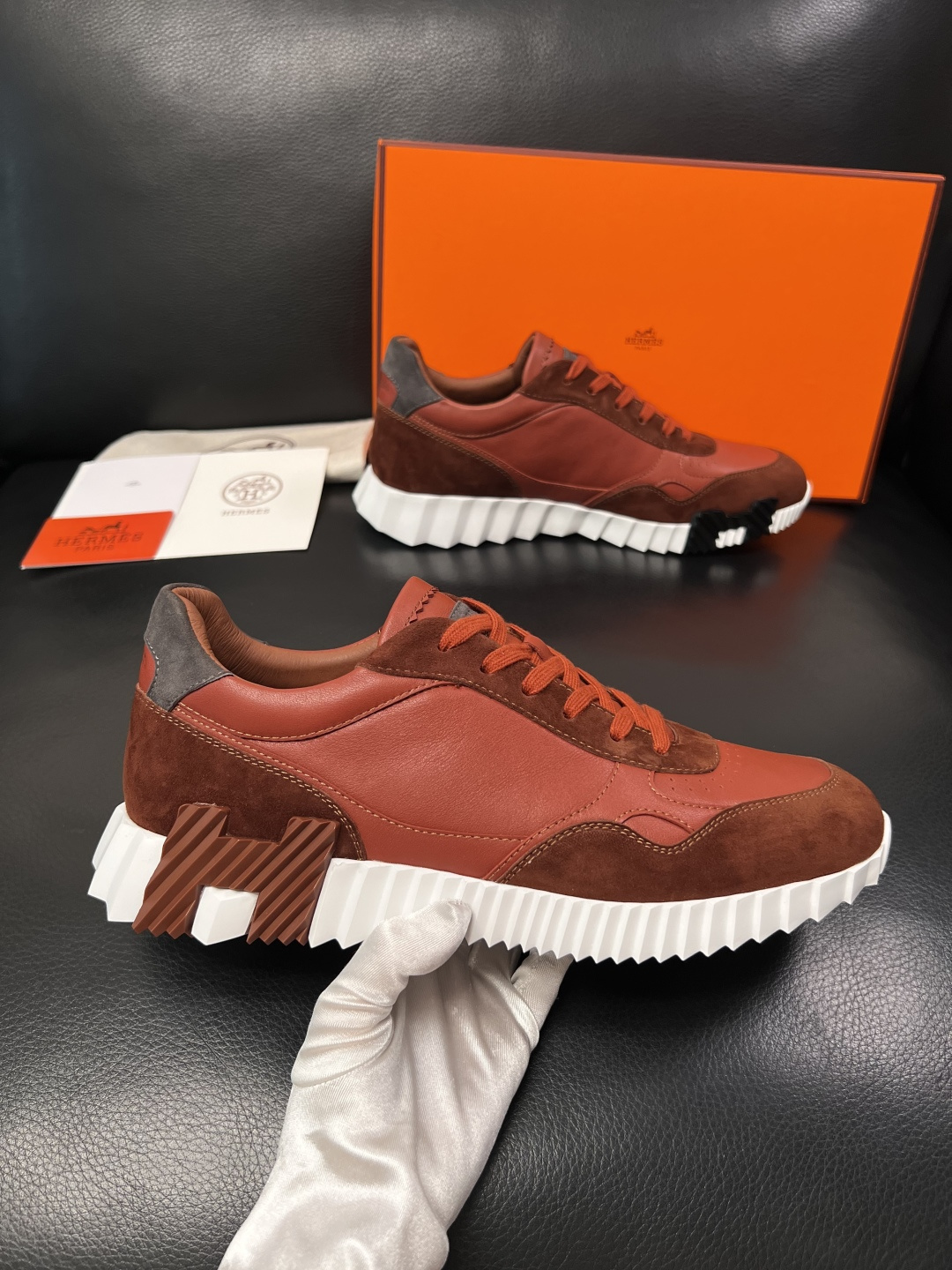 Hermes  高品质  顶级工艺品  爱马仕 专柜同步发售原厂配置，意大利进口原版牛皮面料，高品质拼接
