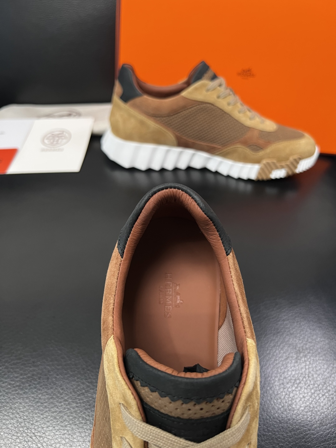 Hermes  高品质  顶级工艺品  爱马仕 专柜同步发售原厂配置，意大利进口原版牛皮面料，高品质拼接