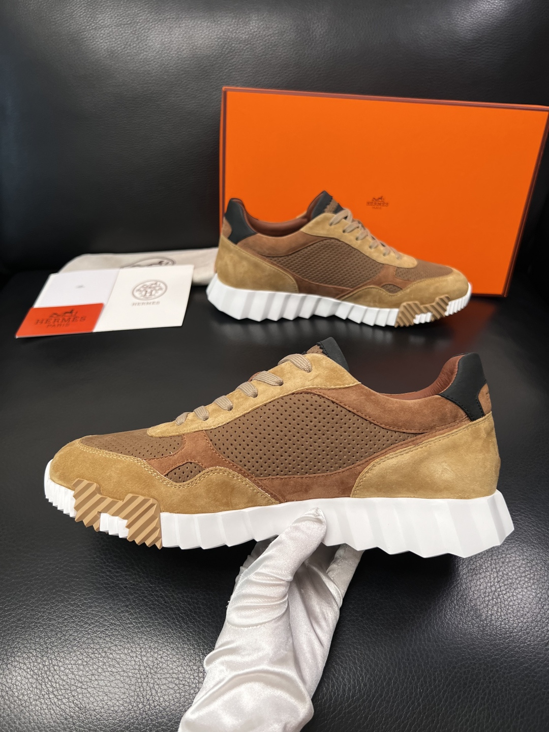 Hermes  高品质  顶级工艺品  爱马仕 专柜同步发售原厂配置，意大利进口原版牛皮面料，高品质拼接