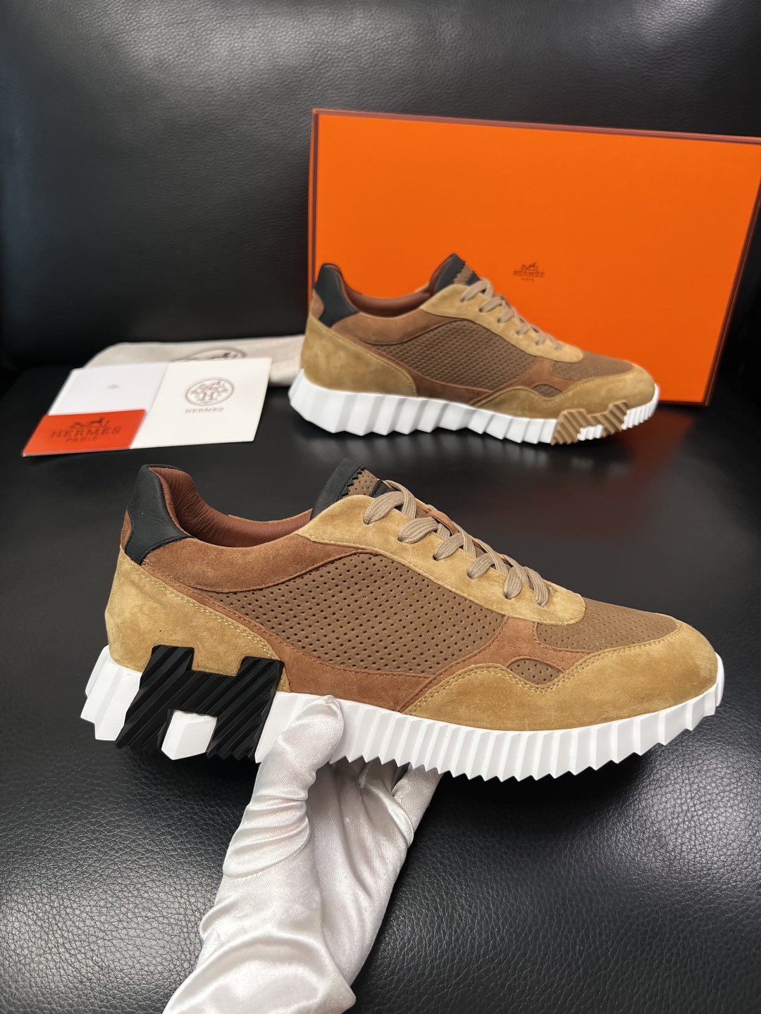 Hermes  高品质  顶级工艺品  爱马仕 专柜同步发售原厂配置，意大利进口原版牛皮面料，高品质拼接