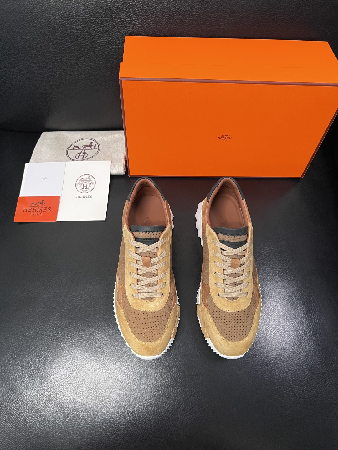 Hermes  高品质  顶级工艺品  爱马仕 专柜同步发售原厂配置，意大利进口原版牛皮面料，高品质拼接