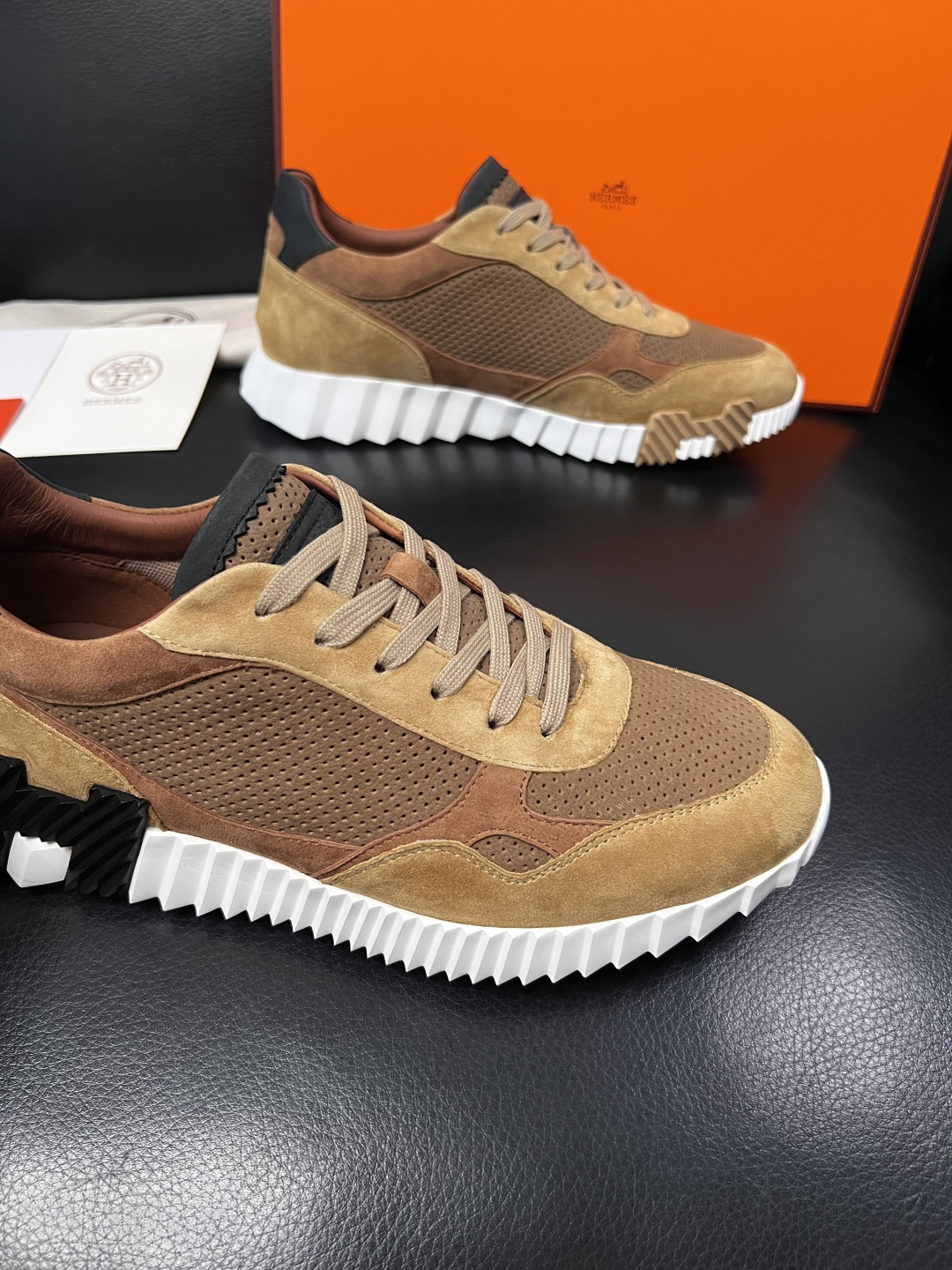 Hermes  高品质  顶级工艺品  爱马仕 专柜同步发售原厂配置，意大利进口原版牛皮面料，高品质拼接