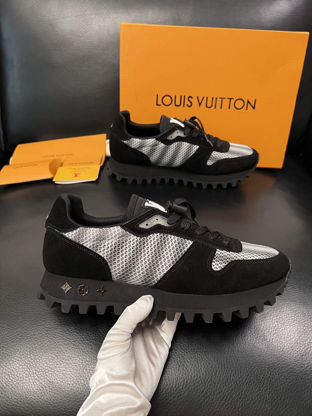 Lv  高品质  顶级工艺品  路易威登，运动板鞋专柜同步，鞋面意大利进口，高品质拼接缤纷色彩复杂工艺品