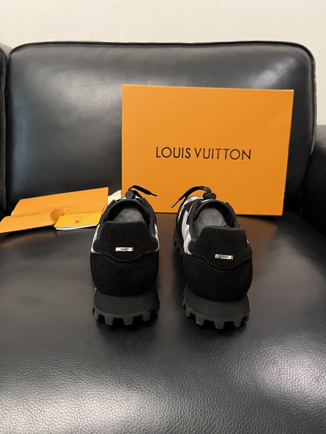 Lv  高品质  顶级工艺品  路易威登，运动板鞋专柜同步，鞋面意大利进口，高品质拼接缤纷色彩复杂工艺品