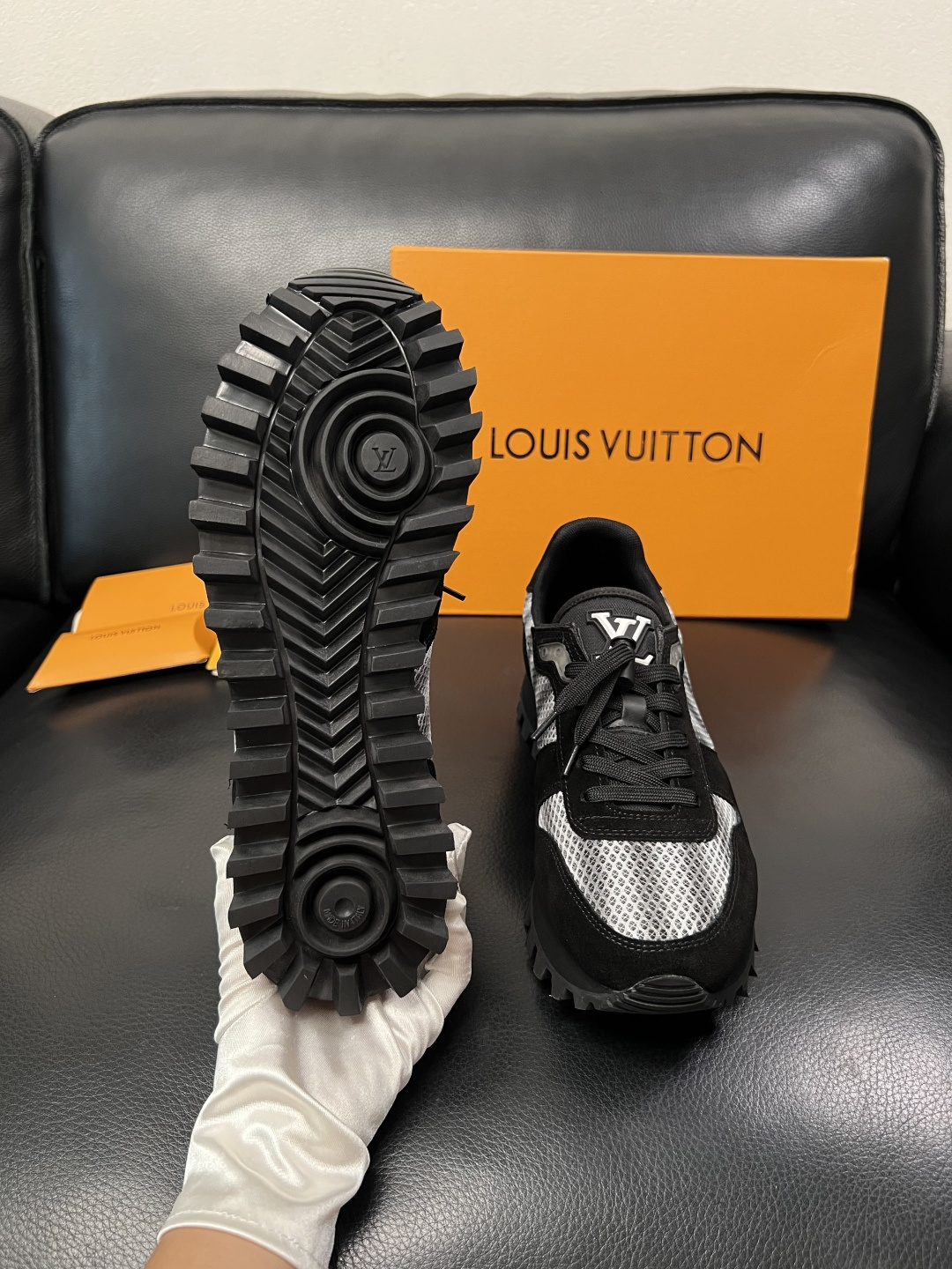 Lv  高品质  顶级工艺品  路易威登，运动板鞋专柜同步，鞋面意大利进口，高品质拼接缤纷色彩复杂工艺品