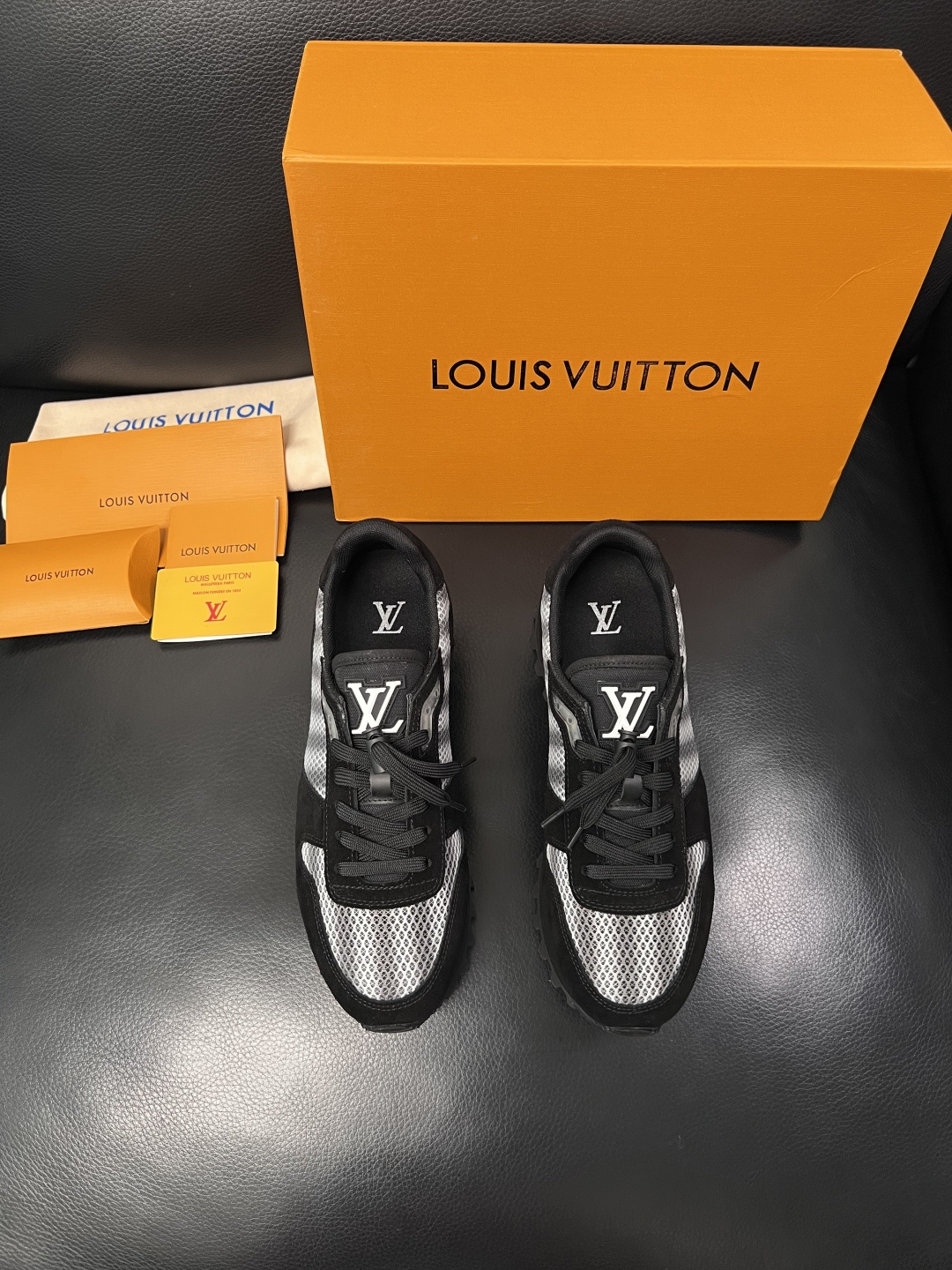 Lv  高品质  顶级工艺品  路易威登，运动板鞋专柜同步，鞋面意大利进口，高品质拼接缤纷色彩复杂工艺品