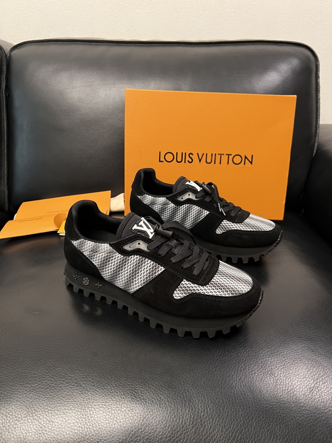 Lv  高品质  顶级工艺品  路易威登，运动板鞋专柜同步，鞋面意大利进口，高品质拼接缤纷色彩复杂工艺品