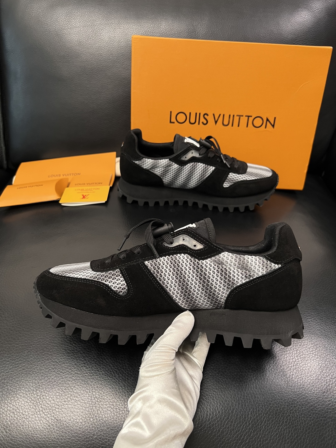 Lv  高品质  顶级工艺品  路易威登，运动板鞋专柜同步，鞋面意大利进口，高品质拼接缤纷色彩复杂工艺品