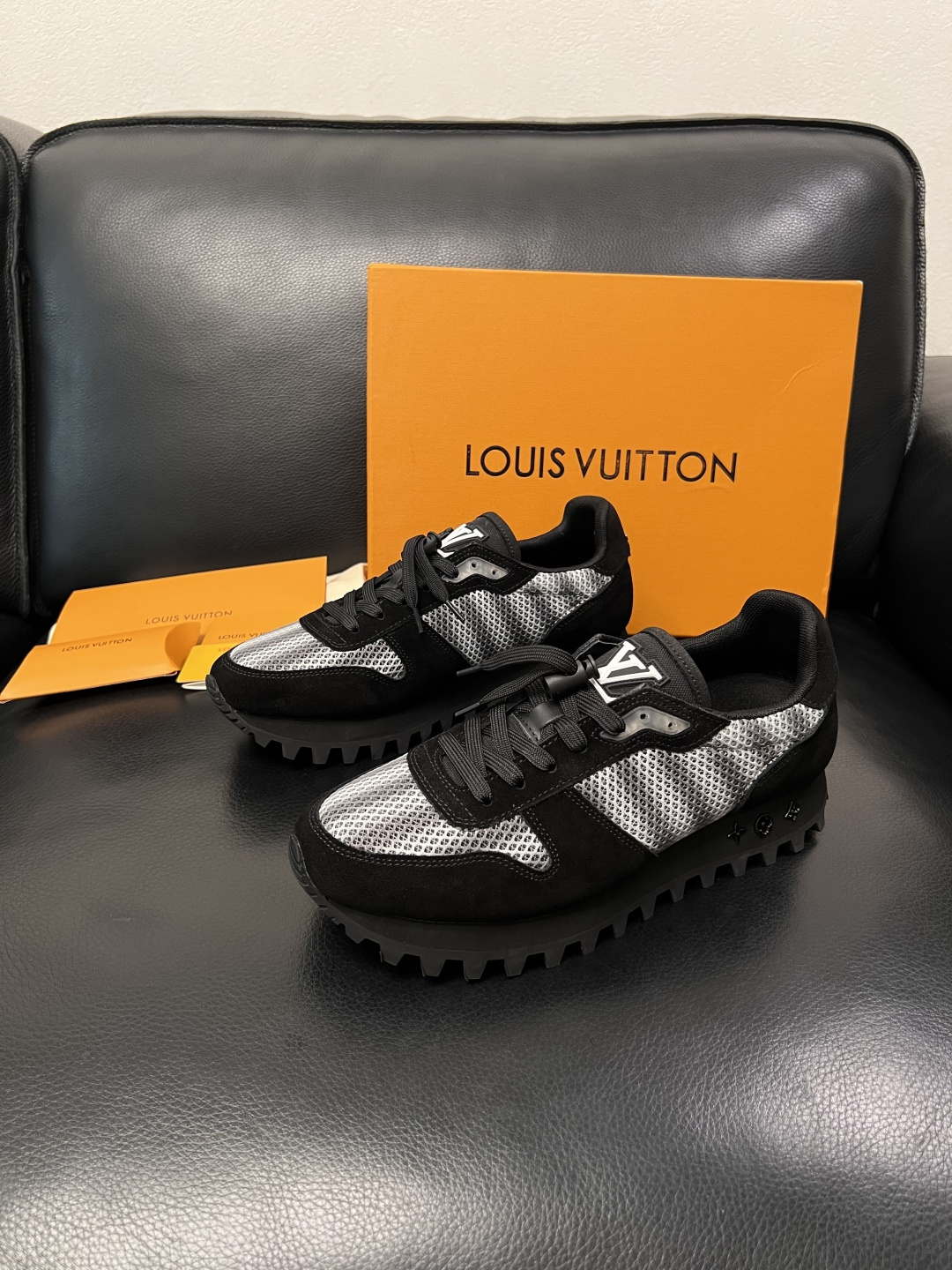 Lv  高品质  顶级工艺品  路易威登，运动板鞋专柜同步，鞋面意大利进口，高品质拼接缤纷色彩复杂工艺品