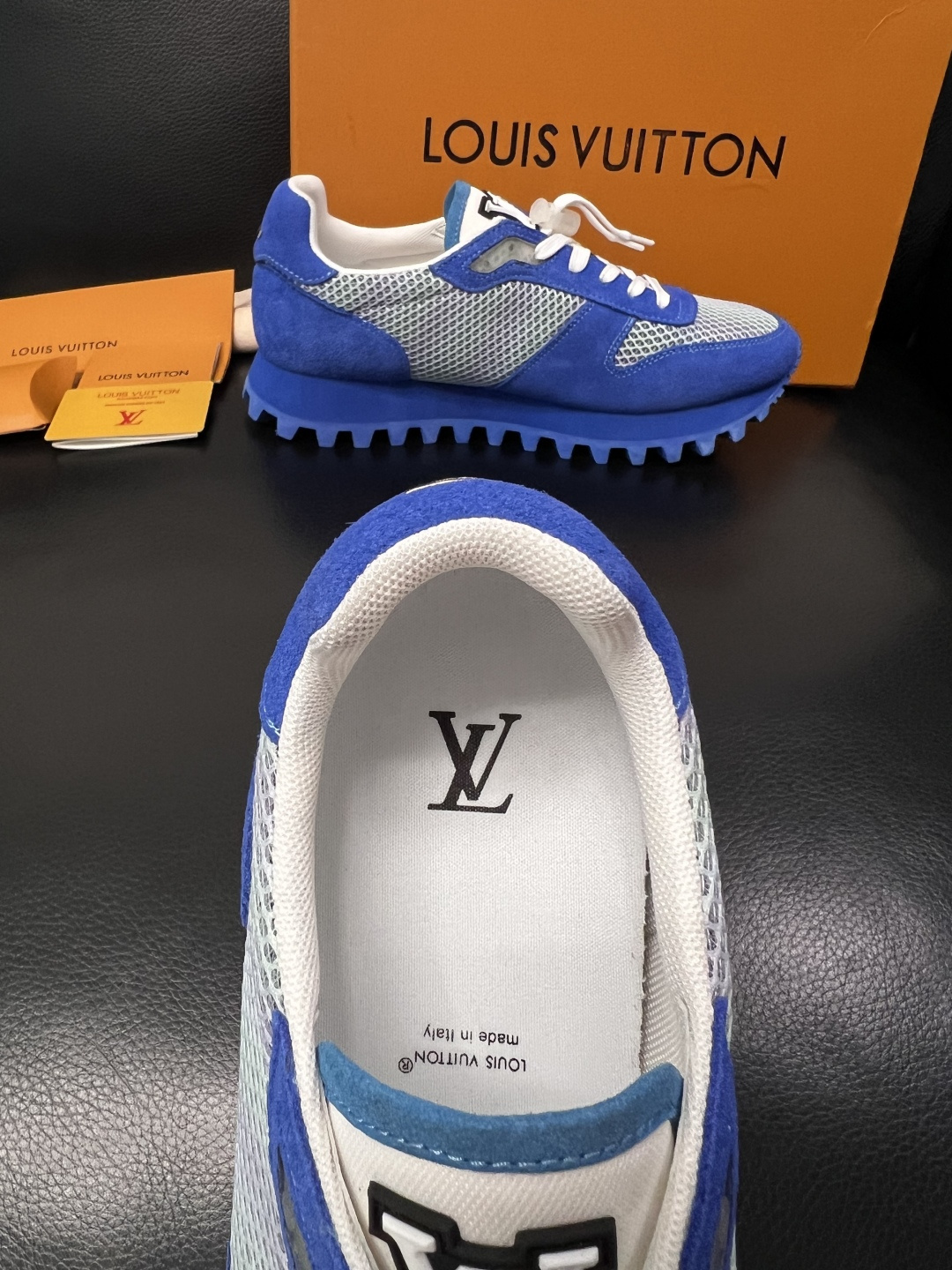 Lv  高品质  顶级工艺品  路易威登，运动板鞋专柜同步，鞋面意大利进口，高品质拼接缤纷色彩复杂工艺品