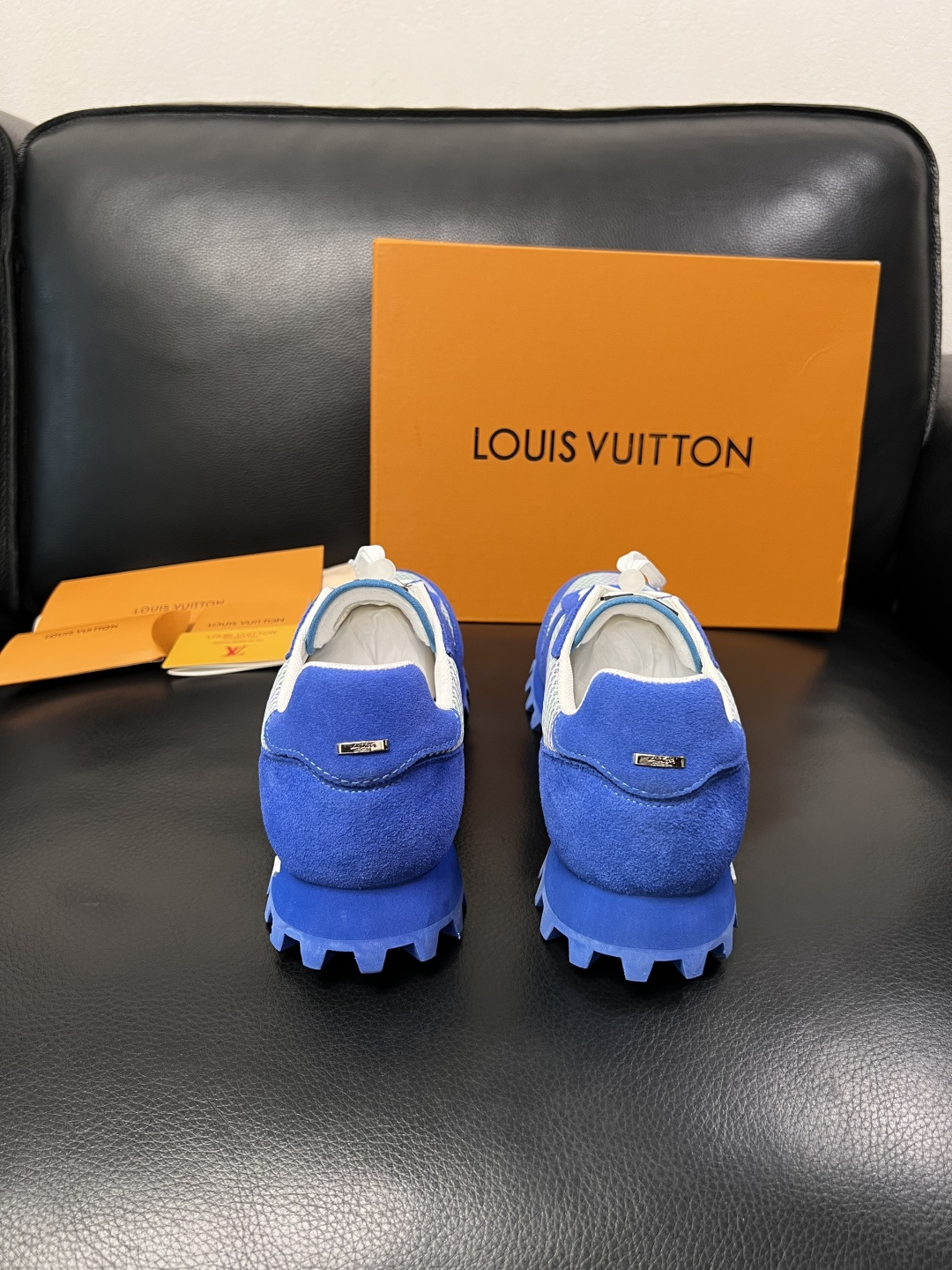 Lv  高品质  顶级工艺品  路易威登，运动板鞋专柜同步，鞋面意大利进口，高品质拼接缤纷色彩复杂工艺品