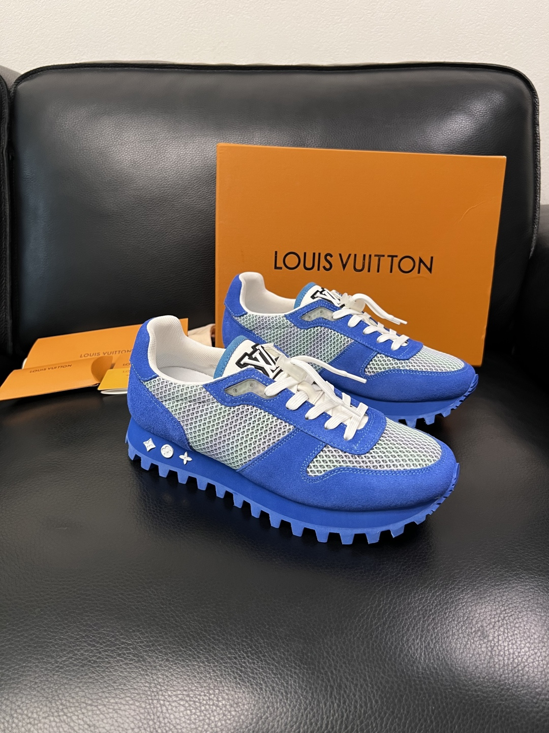 Lv  高品质  顶级工艺品  路易威登，运动板鞋专柜同步，鞋面意大利进口，高品质拼接缤纷色彩复杂工艺品