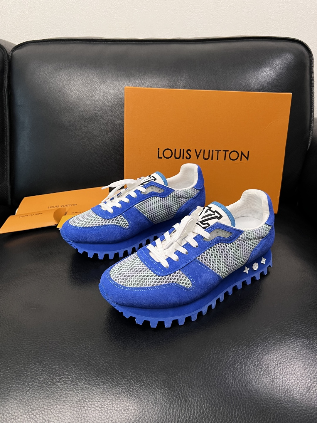 Lv  高品质  顶级工艺品  路易威登，运动板鞋专柜同步，鞋面意大利进口，高品质拼接缤纷色彩复杂工艺品