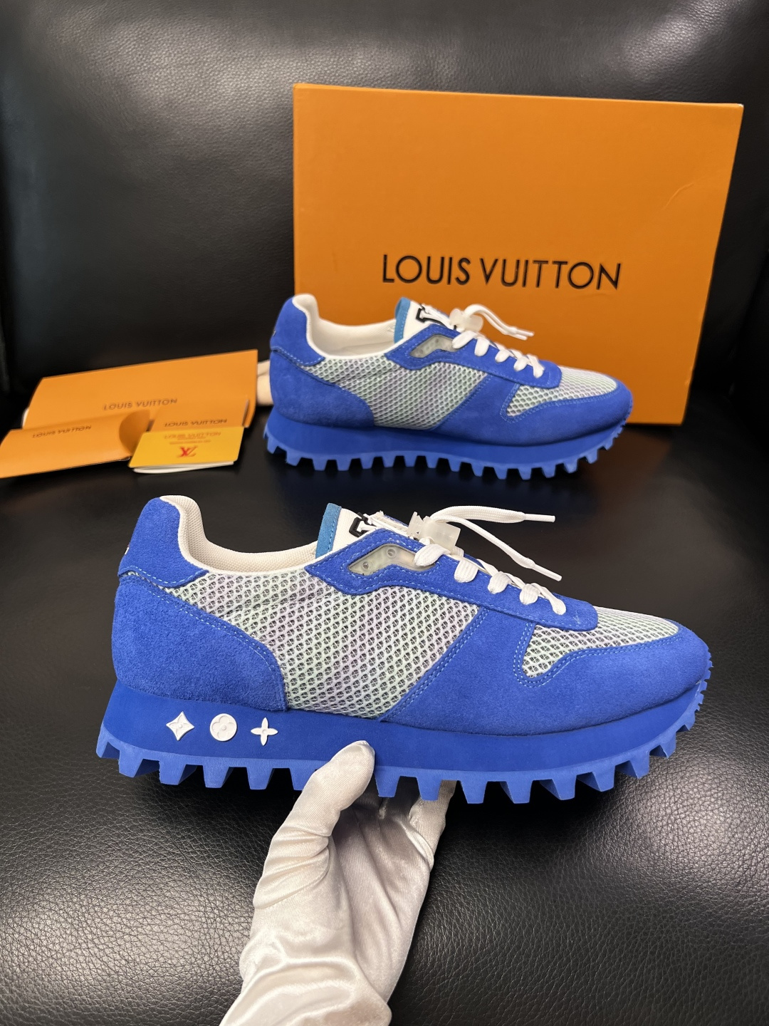 Lv  高品质  顶级工艺品  路易威登，运动板鞋专柜同步，鞋面意大利进口，高品质拼接缤纷色彩复杂工艺品