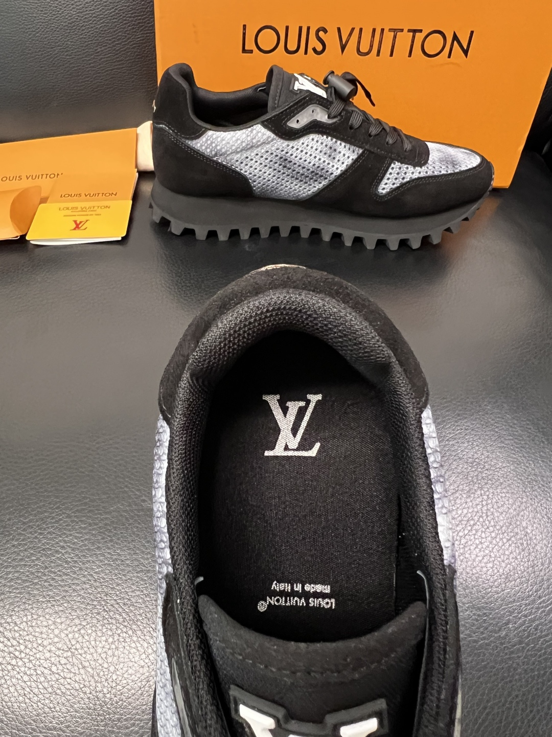 Lv  高品质  顶级工艺品  路易威登，运动板鞋专柜同步，鞋面意大利进口，高品质拼接缤纷色彩复杂工艺品