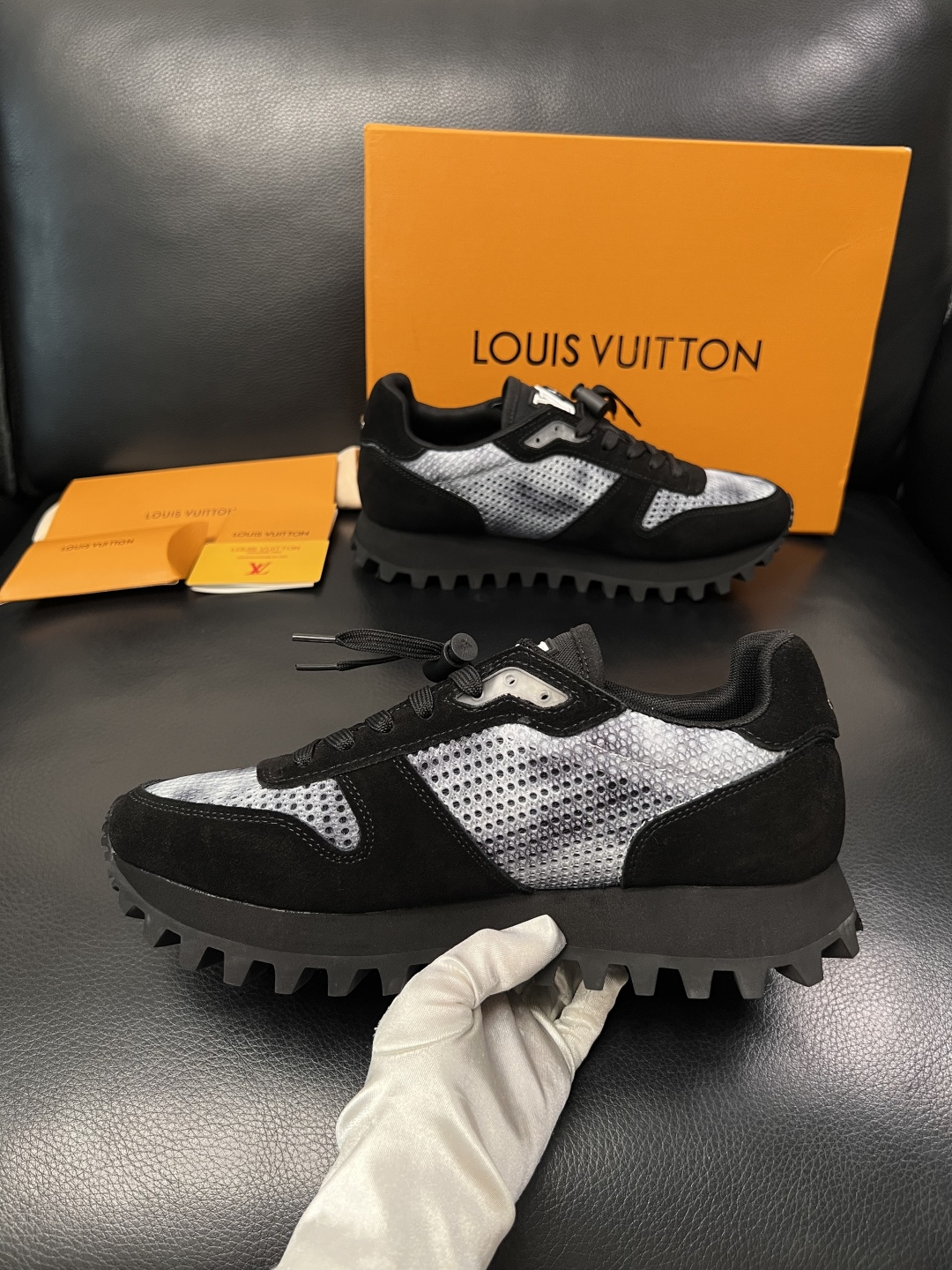 Lv  高品质  顶级工艺品  路易威登，运动板鞋专柜同步，鞋面意大利进口，高品质拼接缤纷色彩复杂工艺品