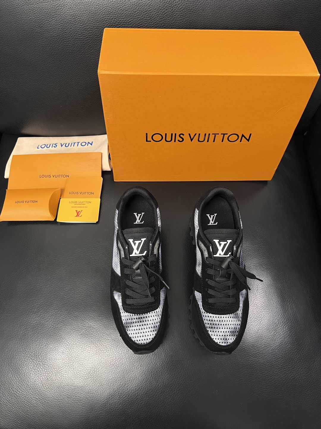 Lv  高品质  顶级工艺品  路易威登，运动板鞋专柜同步，鞋面意大利进口，高品质拼接缤纷色彩复杂工艺品