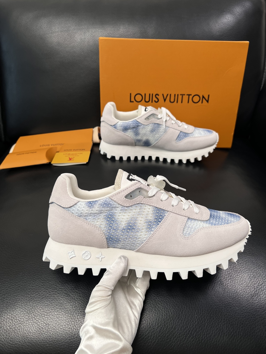 Lv  高品质  顶级工艺品  路易威登，运动板鞋专柜同步，鞋面意大利进口，高品质拼接缤纷色彩复杂工艺品
